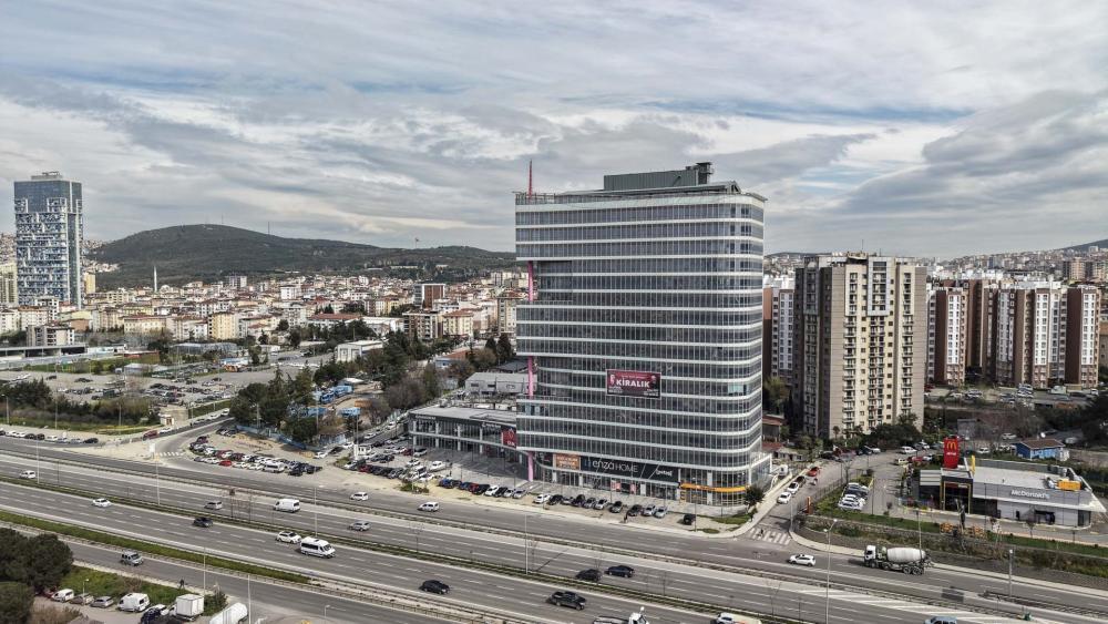 KARTAL SOĞANLIK KONUMUNDA E5 ÜZERİNDE KOMPLE KİRALIK PRESTİJLİ PLAZA