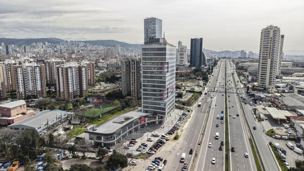 SATILIK E5 ÜZERİNDE KARTAL SOĞANLIK' DA KOMPLE SATILIK PLAZA